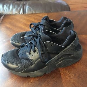 men’s black huaraches size 5.5